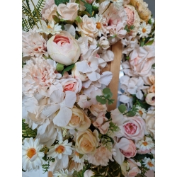 Wianek wiosenny kwiatowy na drzwi brzoskwiniowe kwiaty Szept Wiosny 50 cm