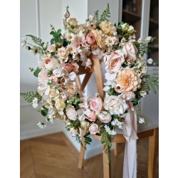 Wianek wiosenny kwiatowy na drzwi brzoskwiniowe kwiaty Szept Wiosny 50 cm